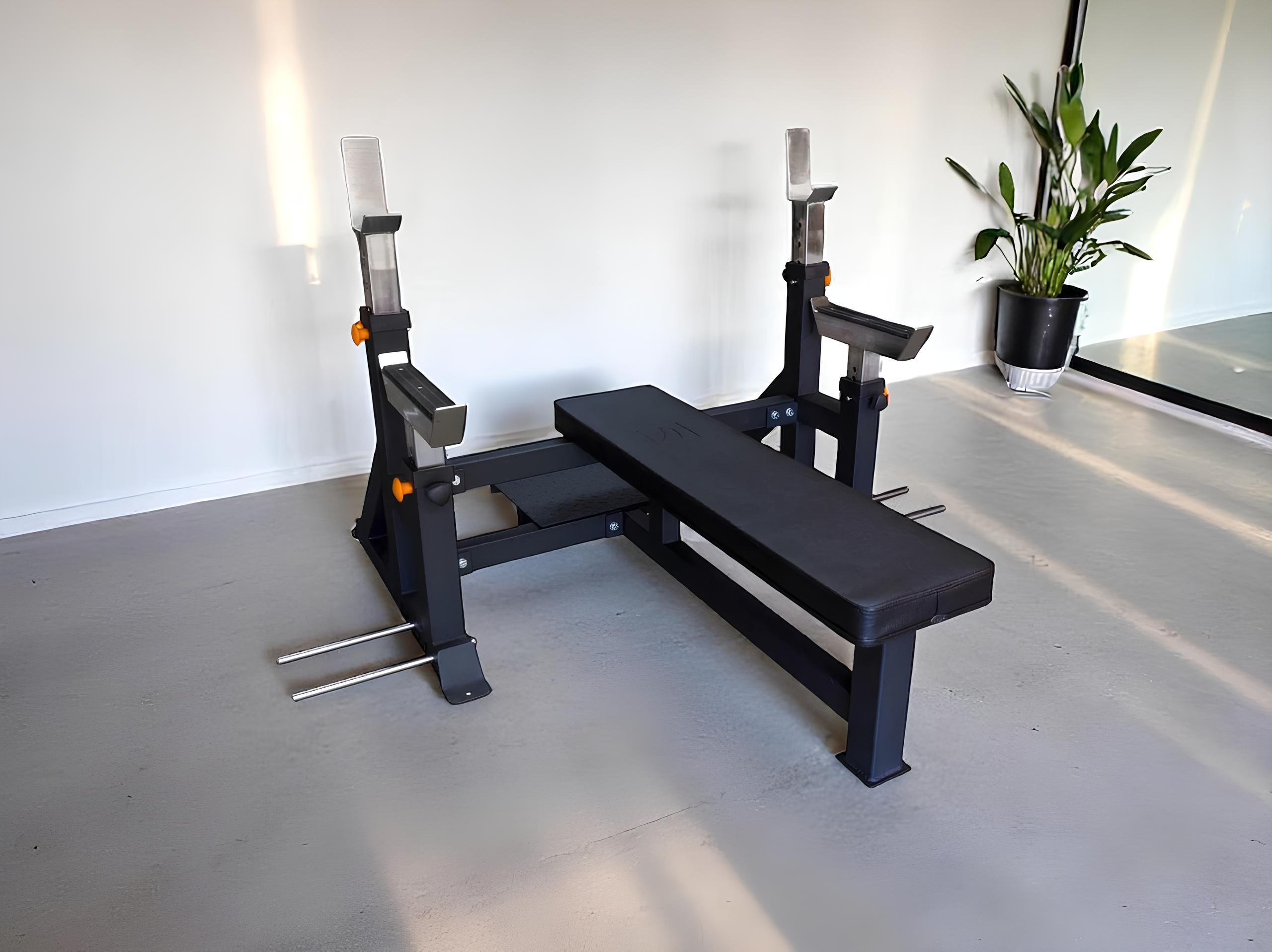Скамья для жима лежа со страховочными упорами