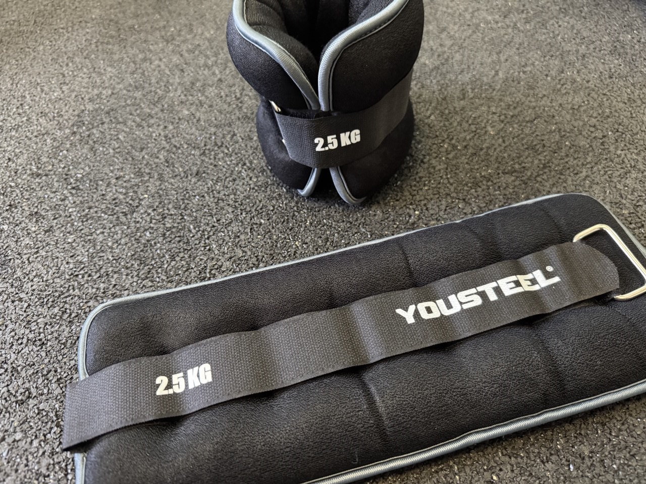 Утяжелители ANKLE WEIGHTS ( 2 x 2,5 кг)